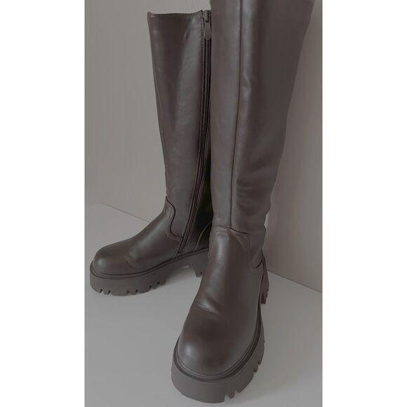 Dream Pairs faux brown smooth leather lug soled boots. Size 8.5. - Picture 1 of 11